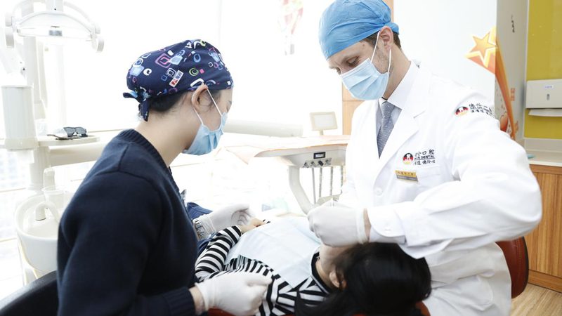 全瓷牙材质寿命之谜：揭秘其耐用性与维护之道