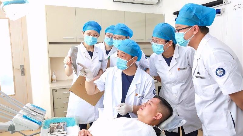小标题：透明牙套矫正器的成本构成